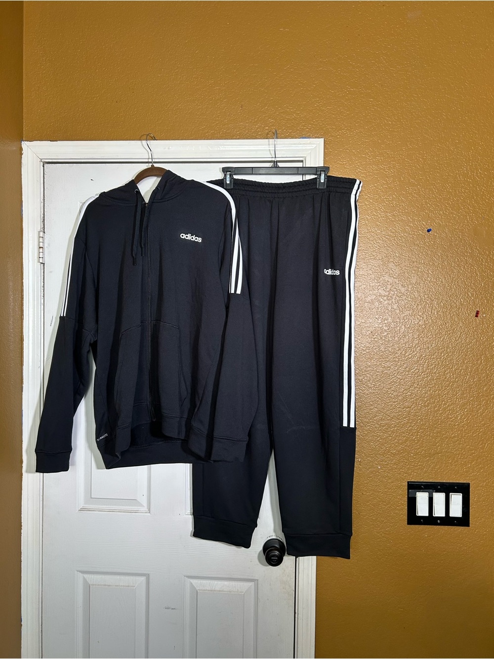 Adidas XL Black Track Suit (Baggy)